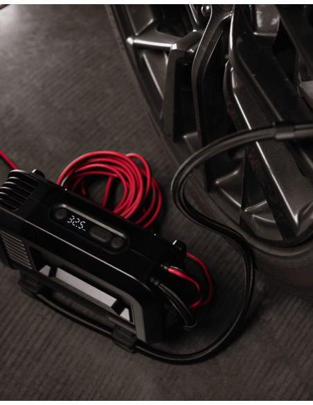 Compresseur NOCO AIR20 12V - 20A 100 PSI en gonflement de pneu